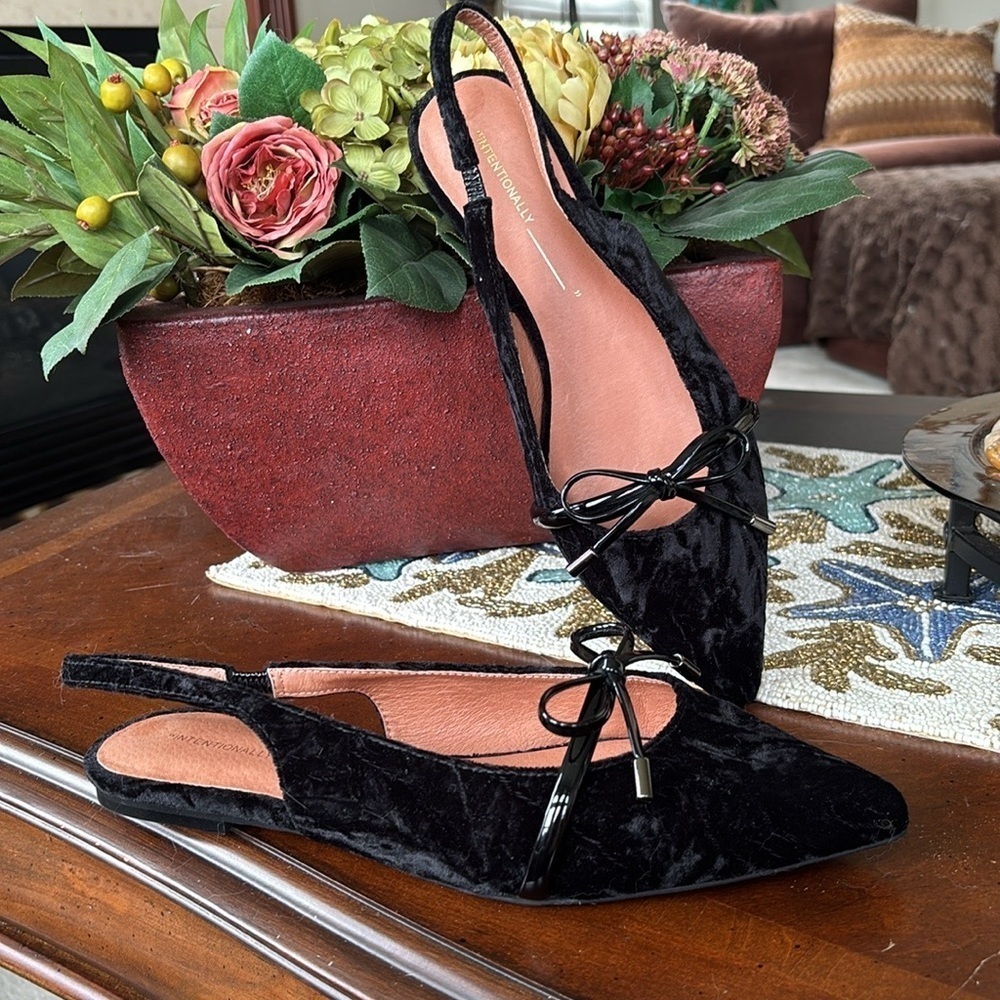 INTENTIONALLY BLANK SEVENTH VELVET SLINGBACK FLATS BLACK POINTED TOE BOW VINTAGE